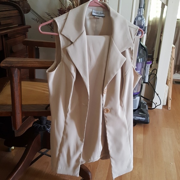 Cute women's suit - Picture 1 of 6